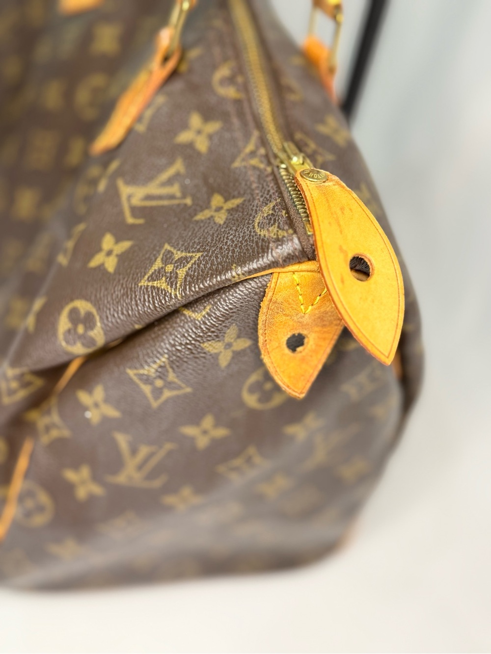 Louis Vuitton Monogram Canvas Speedy 35 - Picture 10 of 15